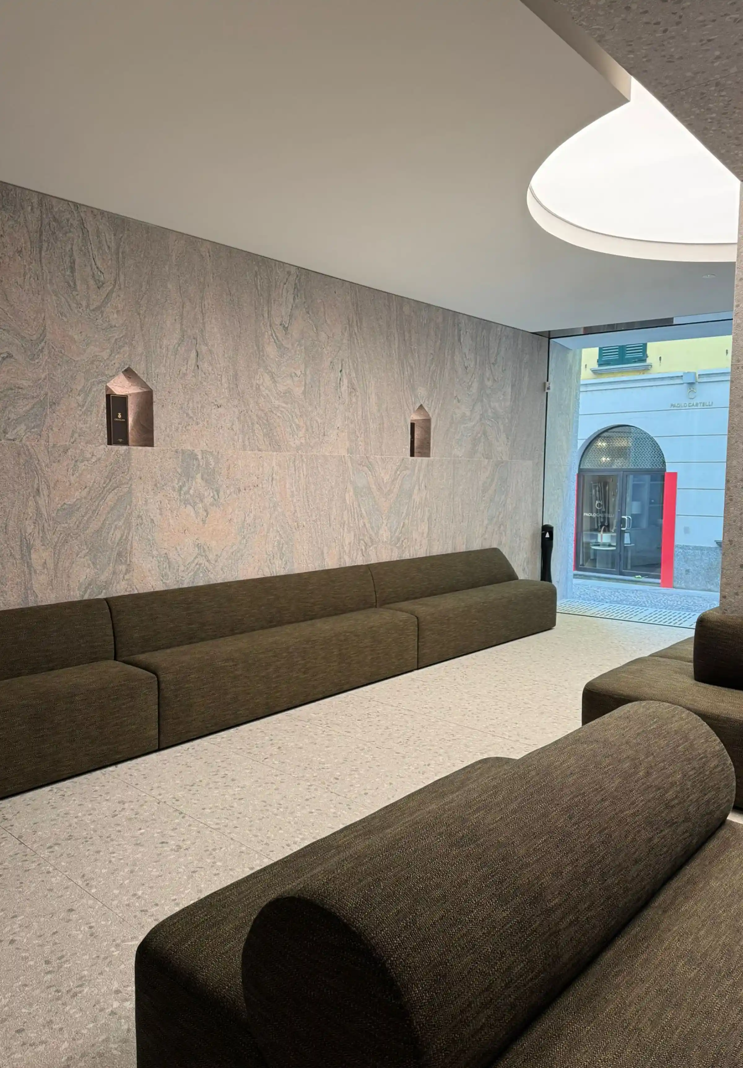 Showroom Brera in Agglotech SB220 Giudecca e Granito Juparana Rosa – Trapattoni Marmi e AGGLOTECH5